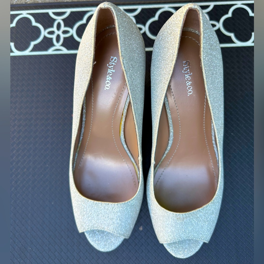 Style & Co. Brand New Silver Sandals! Size 6.